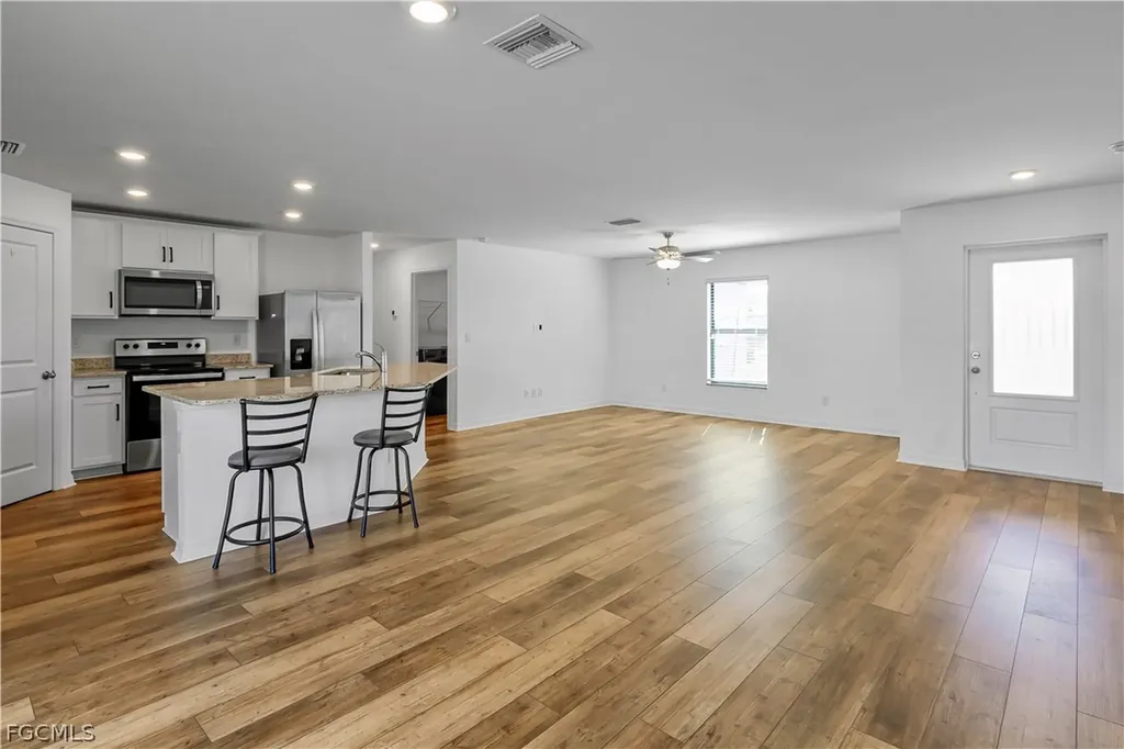 185 Yager Circle Fort Myers FL 33913
