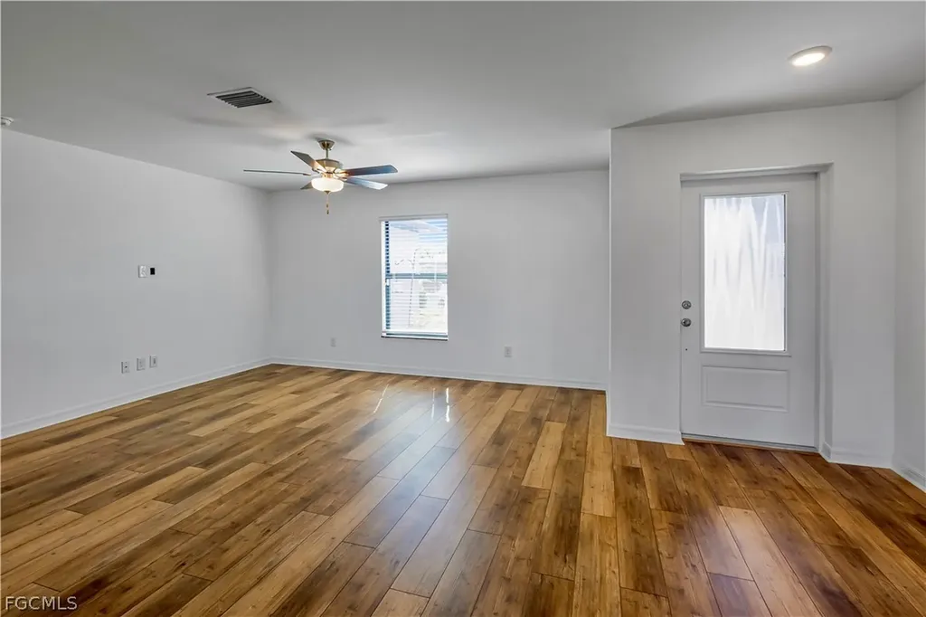 185 Yager Circle Fort Myers FL 33913