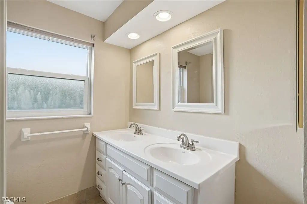4742 Santa Del Rae Avenue Fort Myers FL 33901