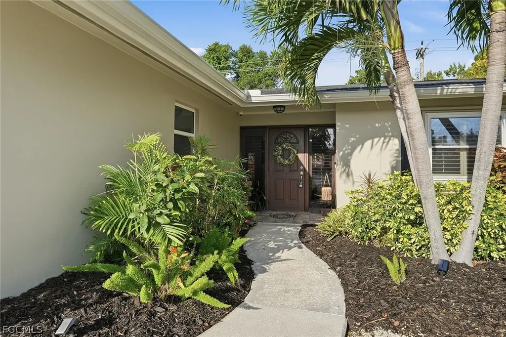 4742 Santa Del Rae Avenue Fort Myers FL 33901