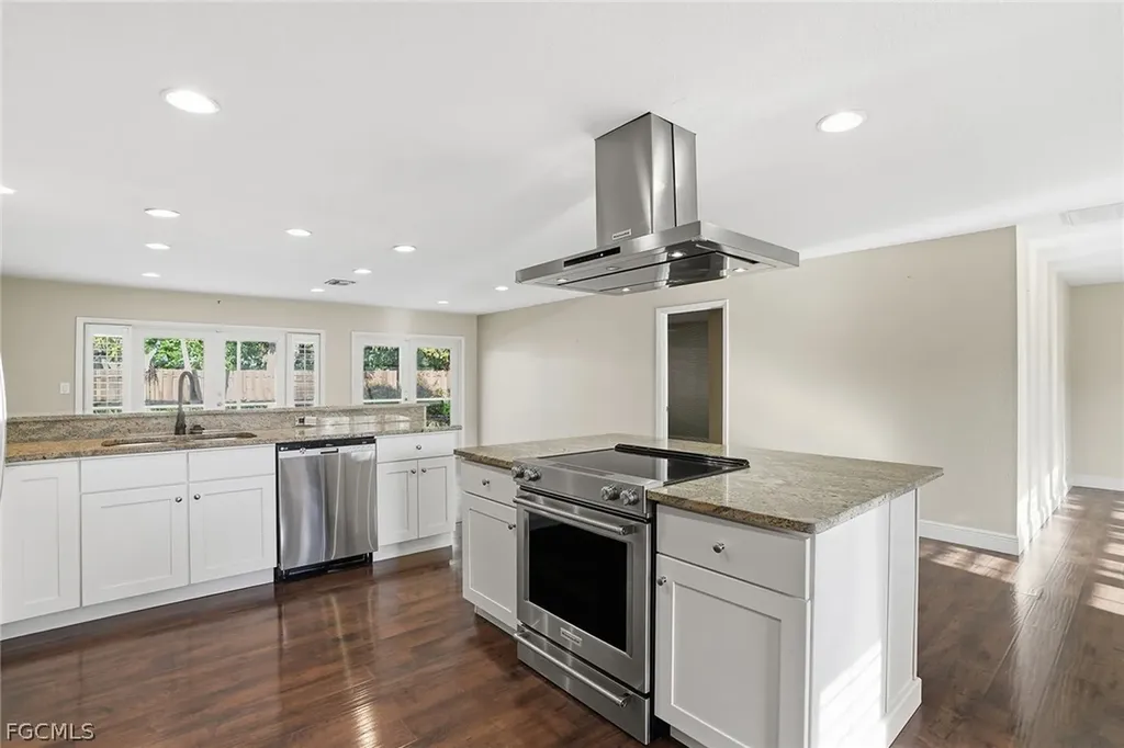 4742 Santa Del Rae Avenue Fort Myers FL 33901