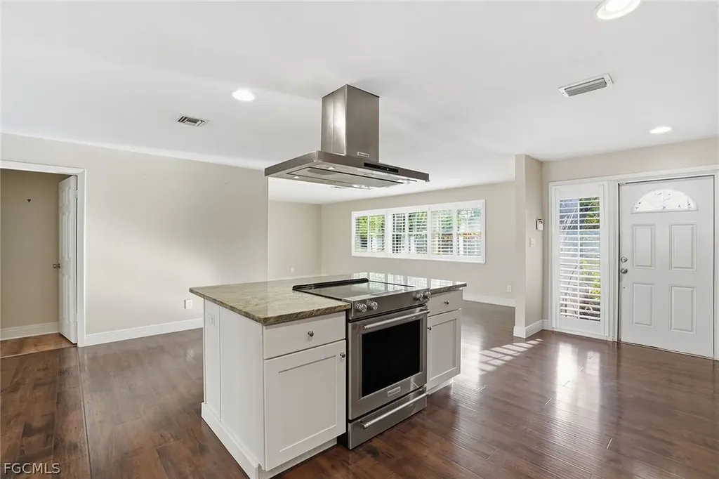 4742 Santa Del Rae Avenue Fort Myers FL 33901