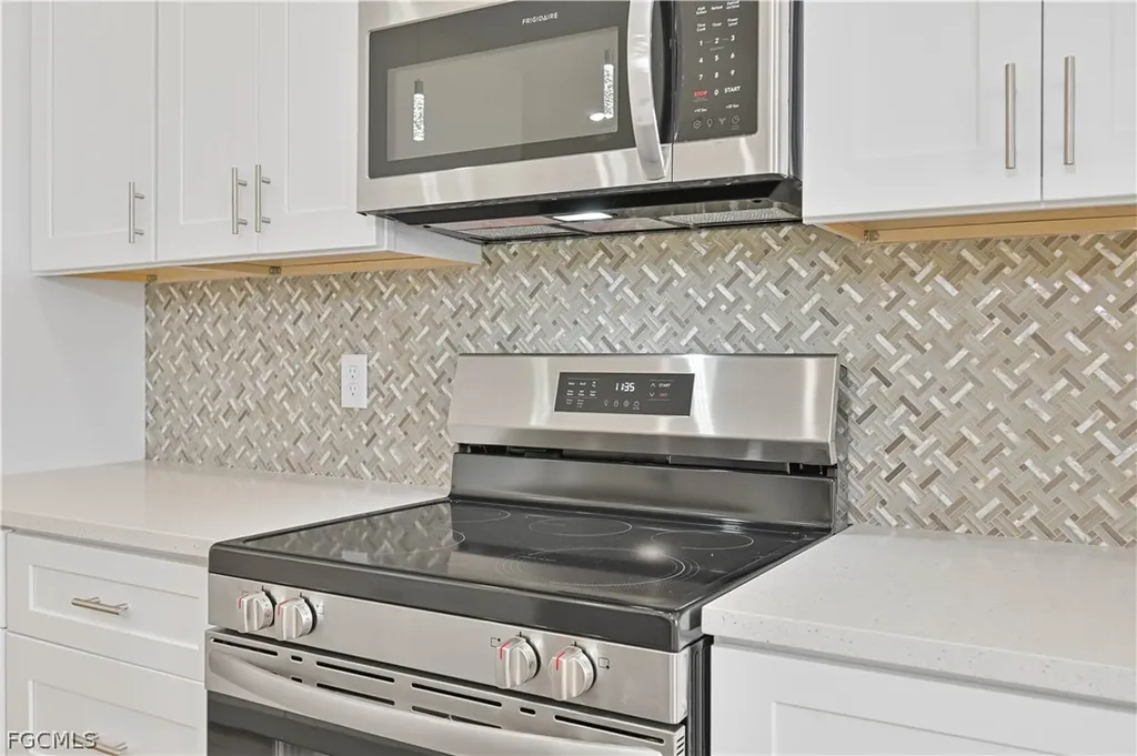 2043 NE 42nd Street Cape Coral FL 33909