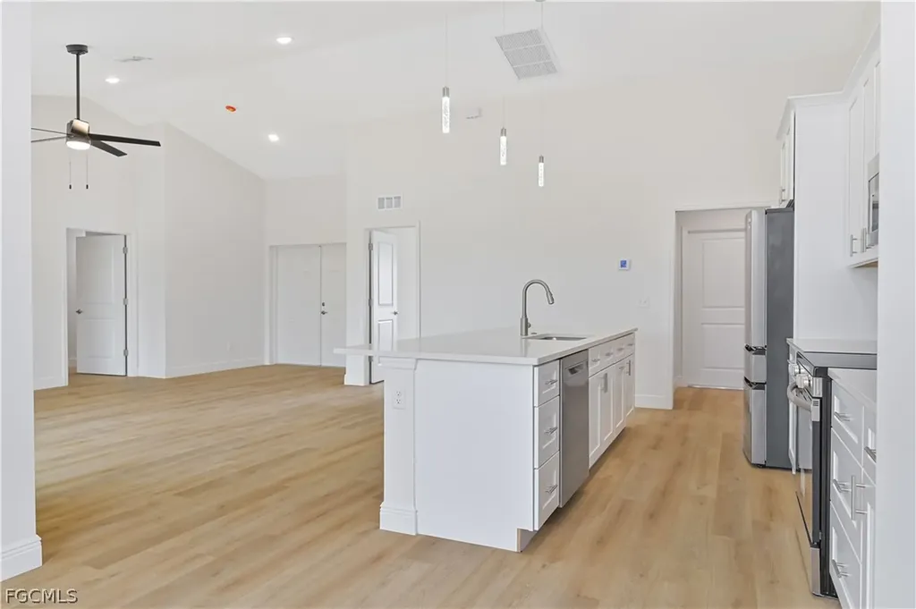 2043 NE 42nd Street Cape Coral FL 33909