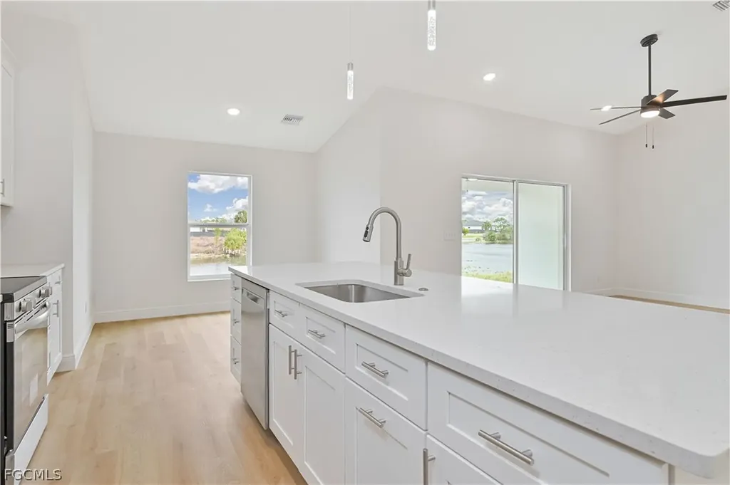 2043 NE 42nd Street Cape Coral FL 33909