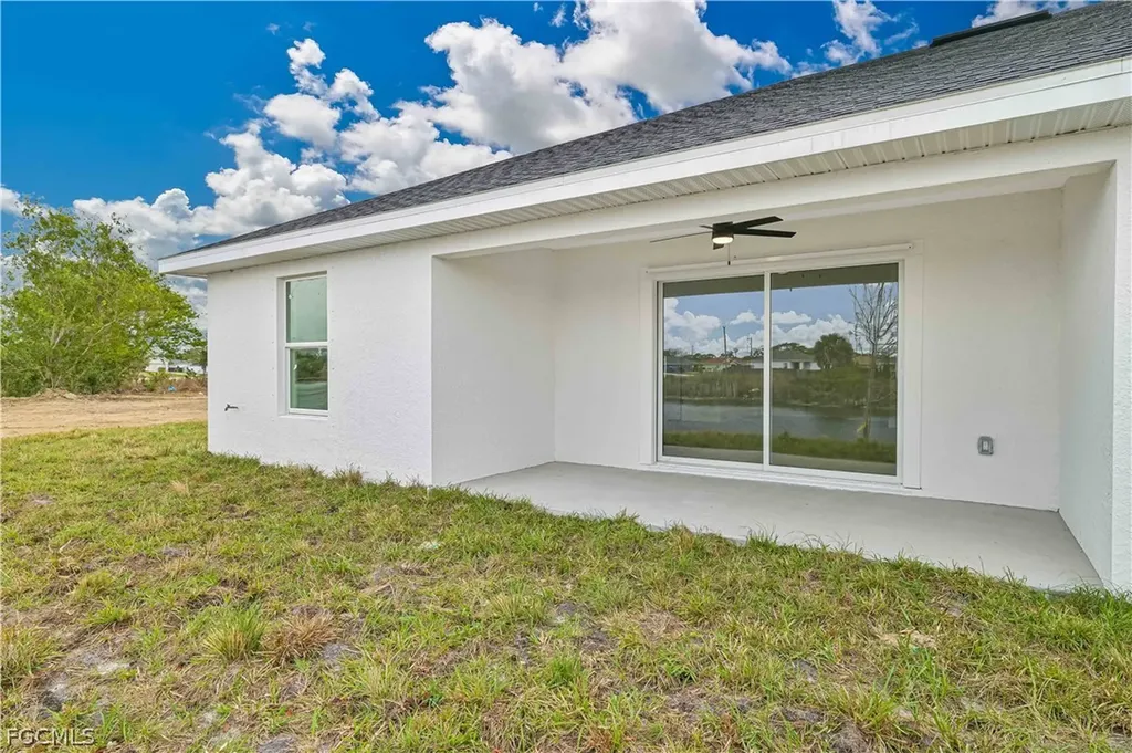 2043 NE 42nd Street Cape Coral FL 33909