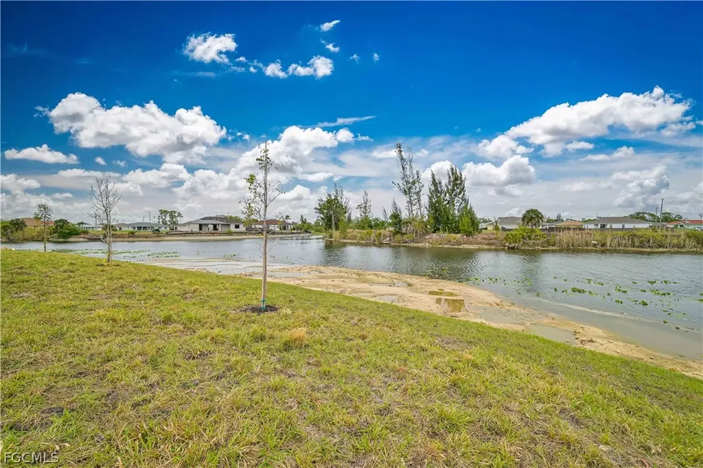 2043 NE 42nd Street Cape Coral FL 33909