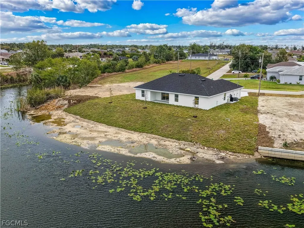 2043 NE 42nd Street Cape Coral FL 33909