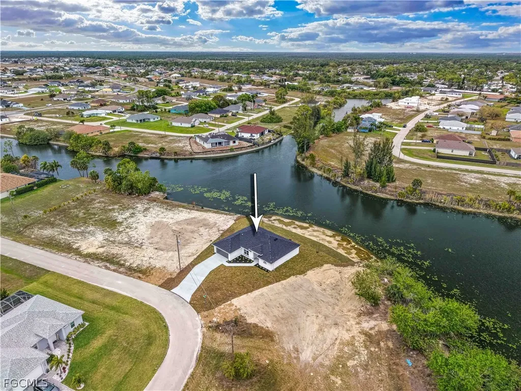 2043 NE 42nd Street Cape Coral FL 33909