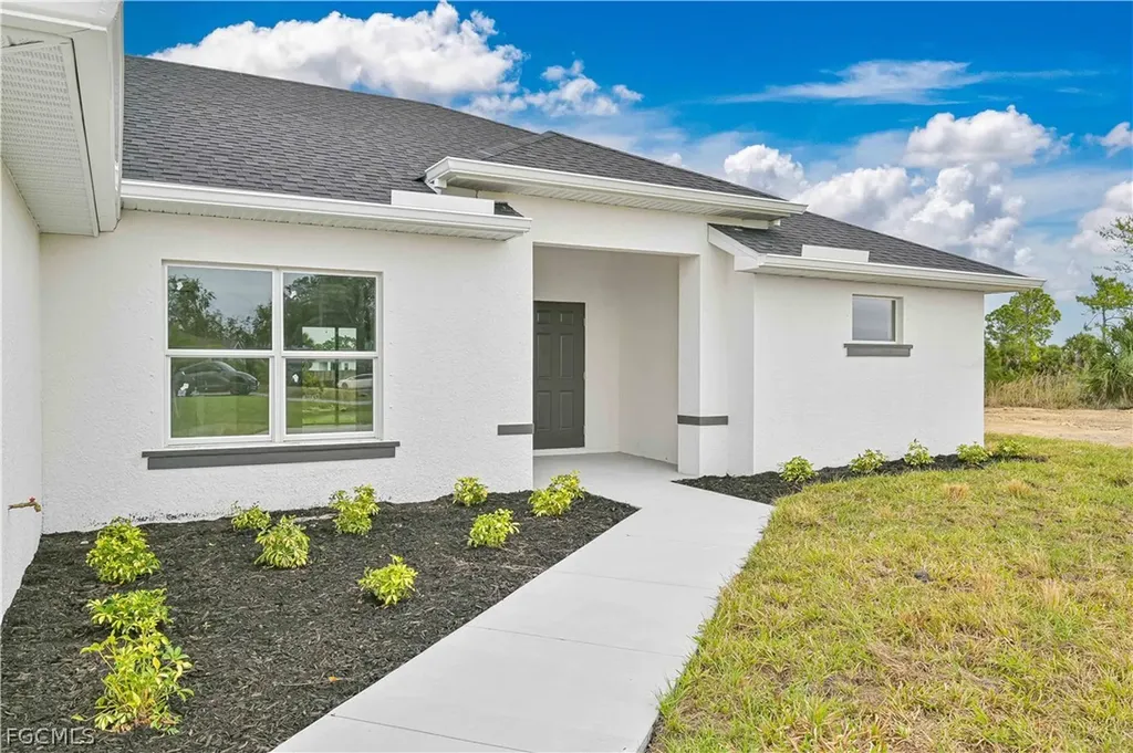 2043 NE 42nd Street Cape Coral FL 33909