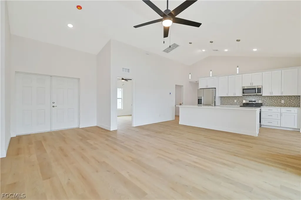 2043 NE 42nd Street Cape Coral FL 33909