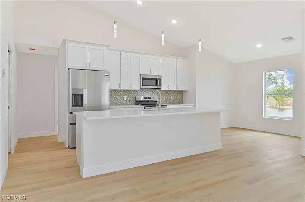 2043 NE 42nd Street Cape Coral FL 33909