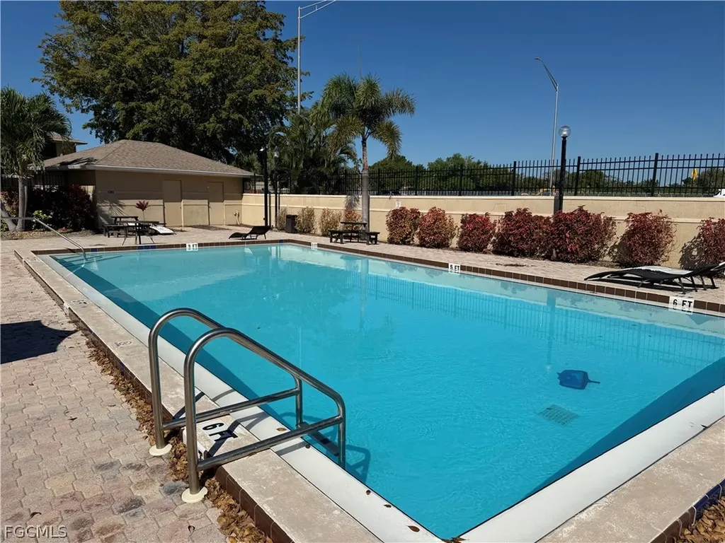 5329 Summerlin Road Fort Myers FL 33919