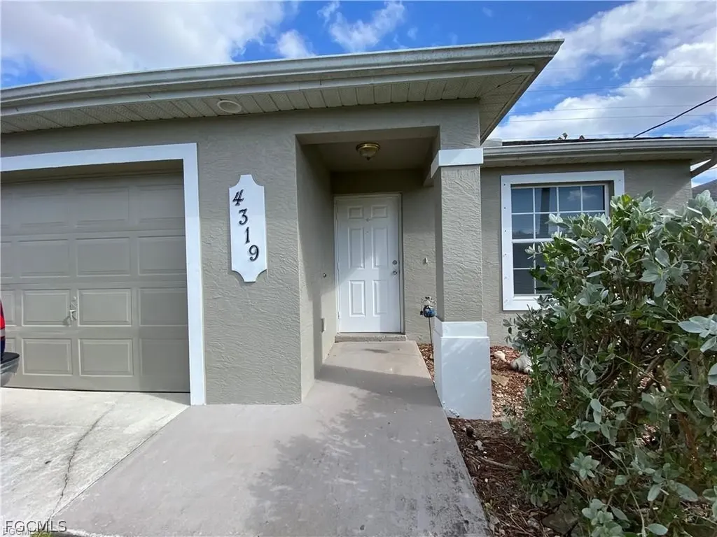 4317 SW Santa Barbara Place Cape Coral FL 33914