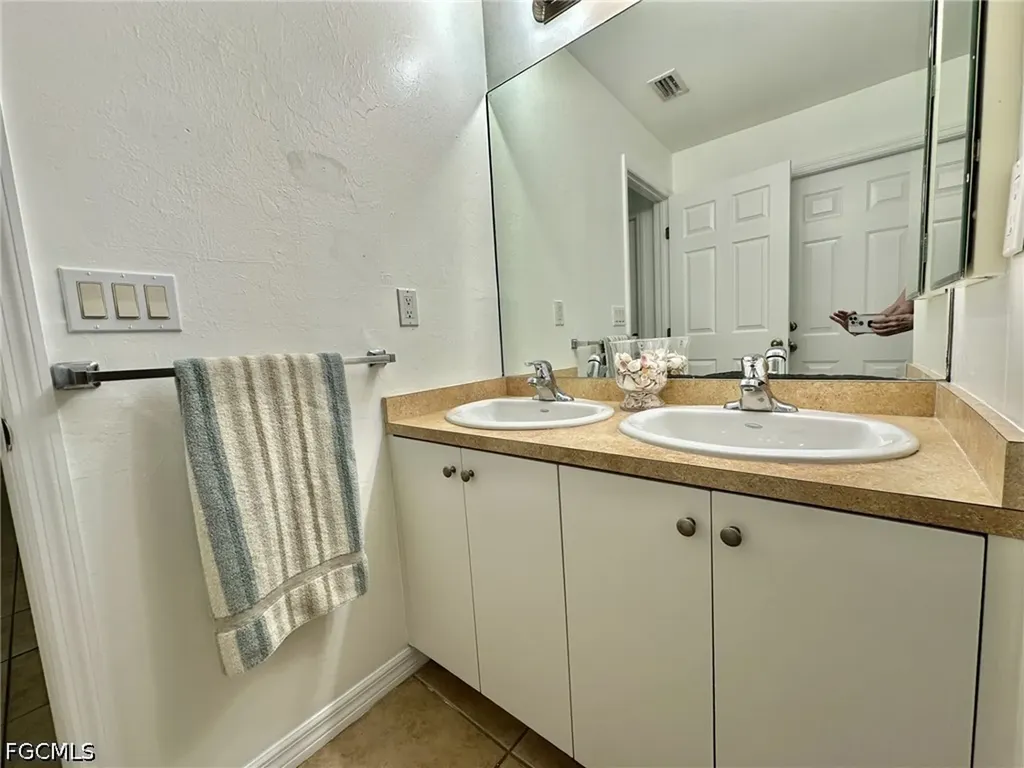 4317 SW Santa Barbara Place Cape Coral FL 33914