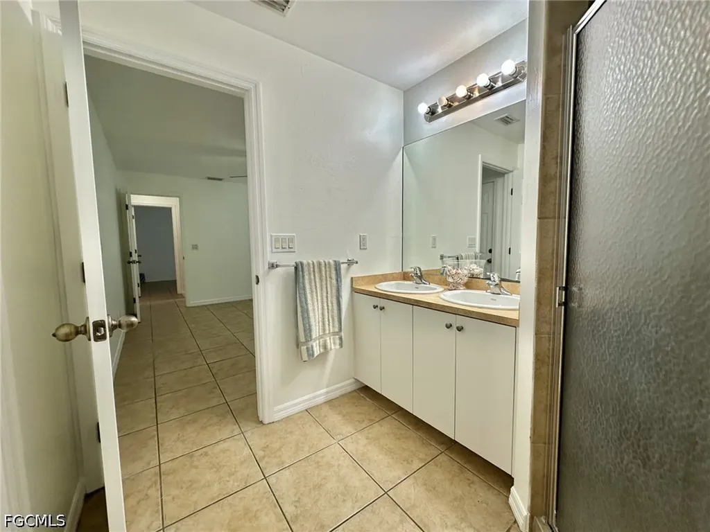 4317 SW Santa Barbara Place Cape Coral FL 33914