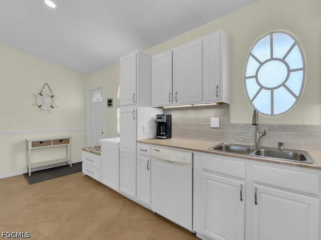 1135 NE 2nd Place Cape Coral FL 33909