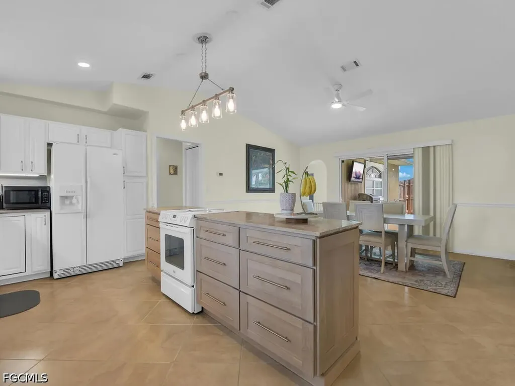 1135 NE 2nd Place Cape Coral FL 33909
