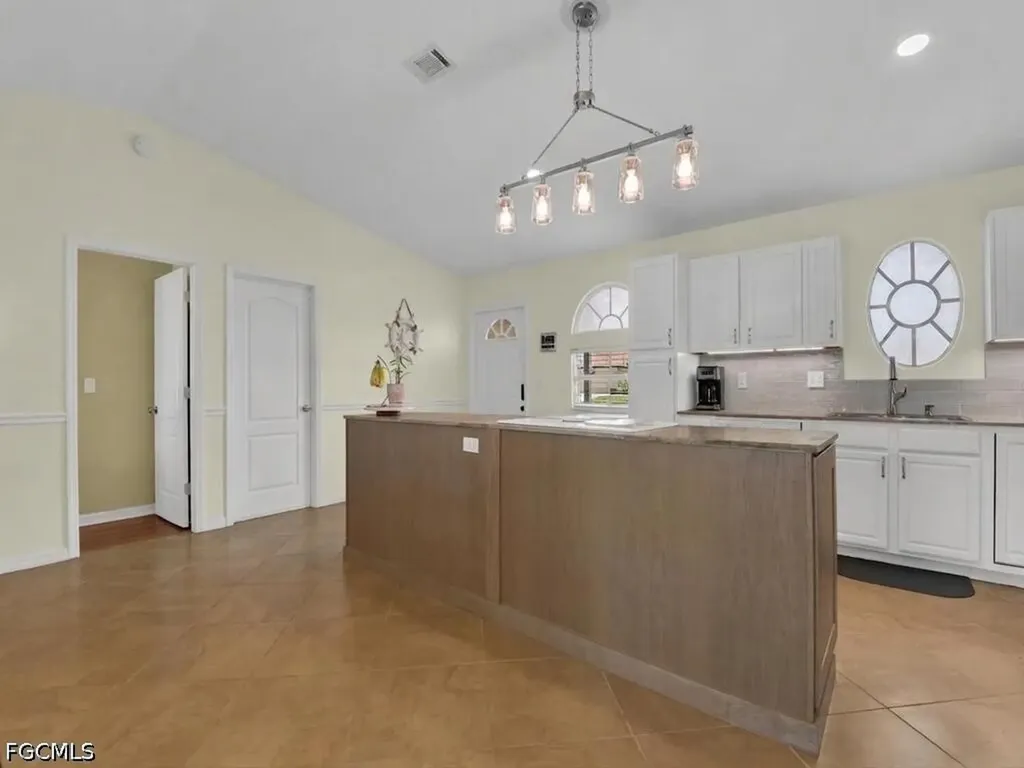 1135 NE 2nd Place Cape Coral FL 33909