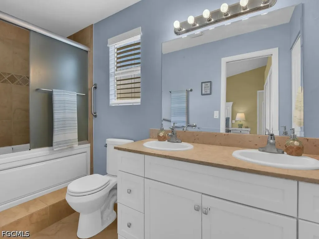 1135 NE 2nd Place Cape Coral FL 33909