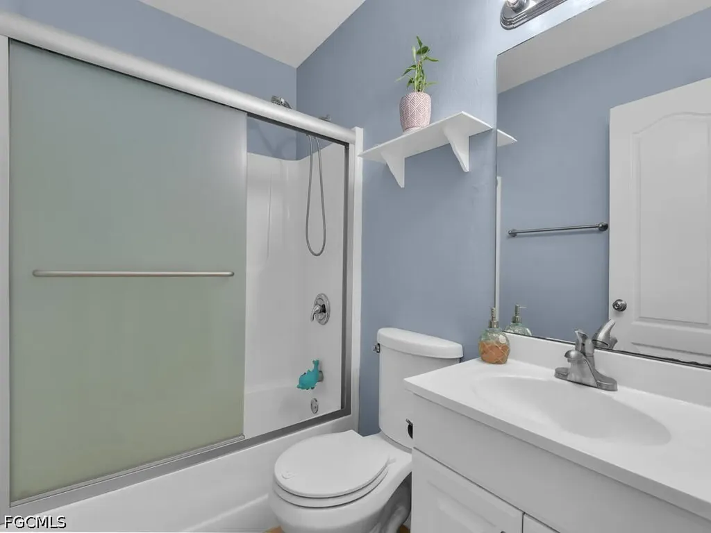 1135 NE 2nd Place Cape Coral FL 33909