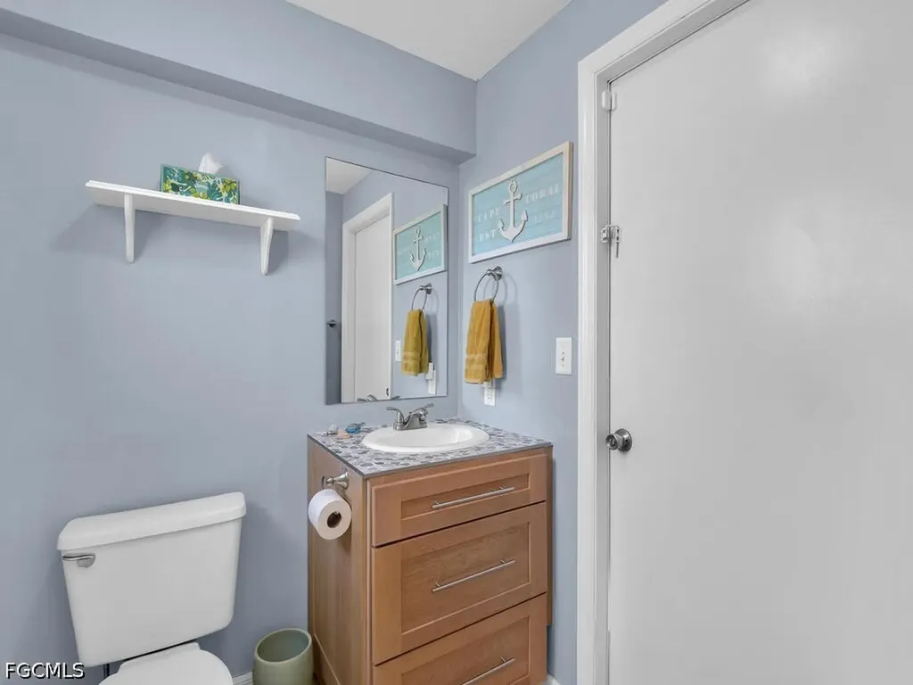 1135 NE 2nd Place Cape Coral FL 33909