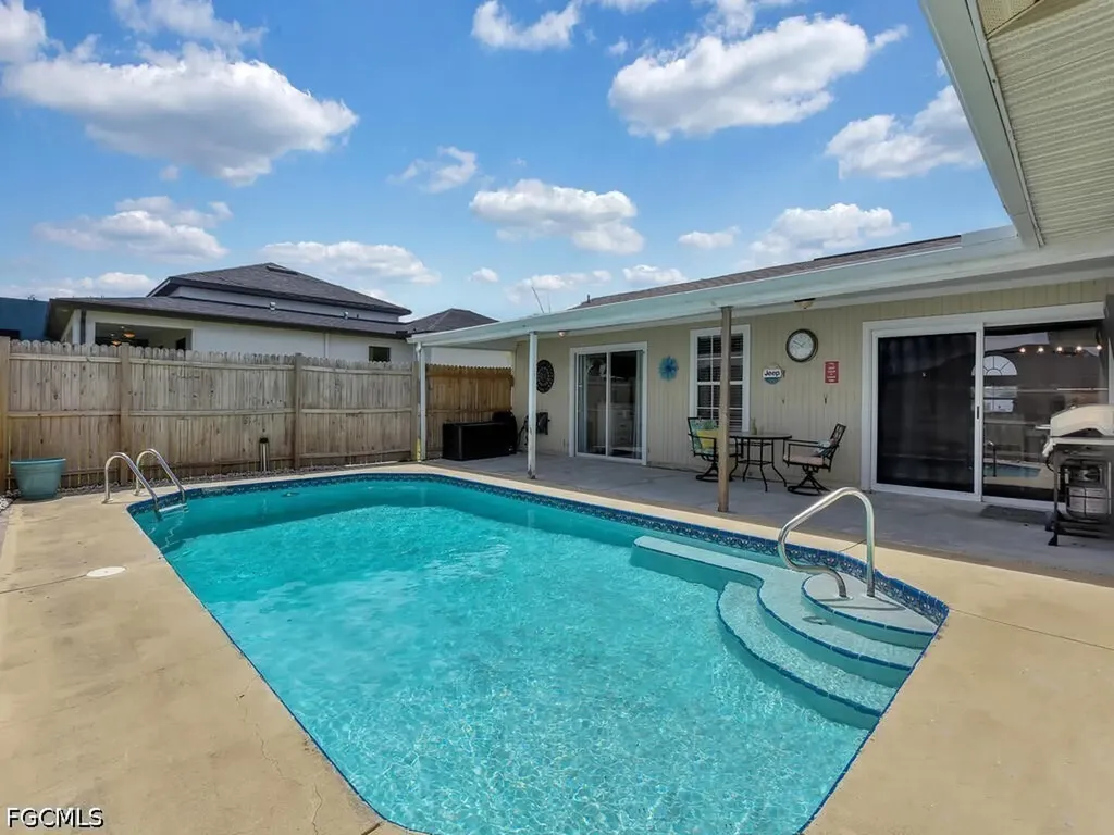 1135 NE 2nd Place Cape Coral FL 33909