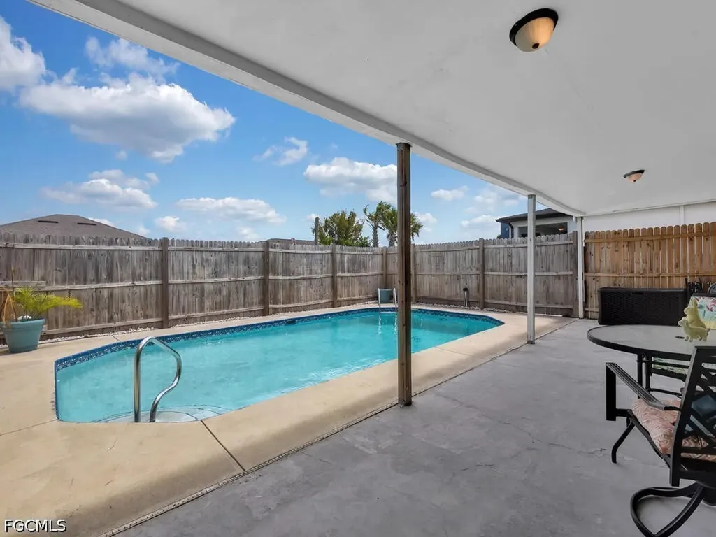 1135 NE 2nd Place Cape Coral FL 33909