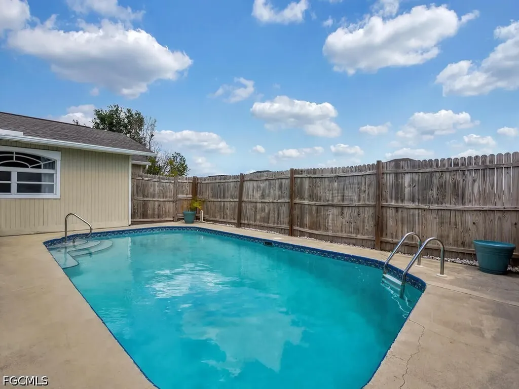 1135 NE 2nd Place Cape Coral FL 33909