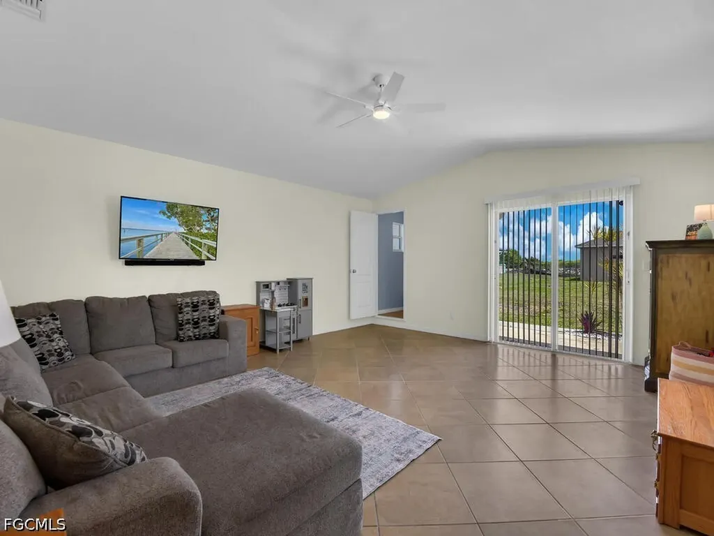 1135 NE 2nd Place Cape Coral FL 33909