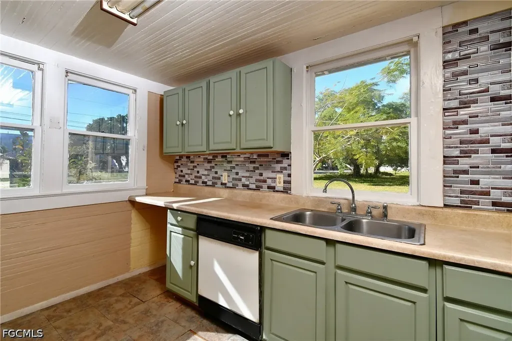 3381 Edgewood Avenue Fort Myers FL 33916