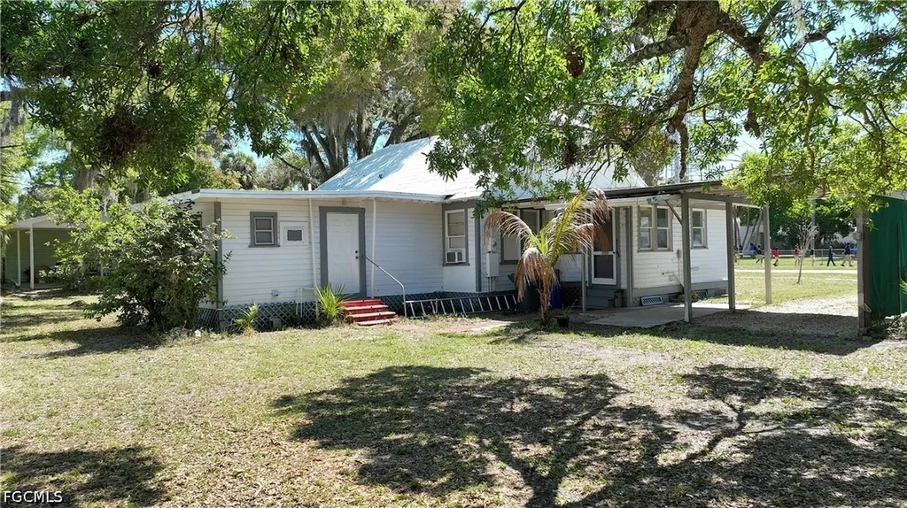 3381 Edgewood Avenue Fort Myers FL 33916