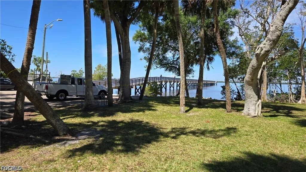 3381 Edgewood Avenue Fort Myers FL 33916
