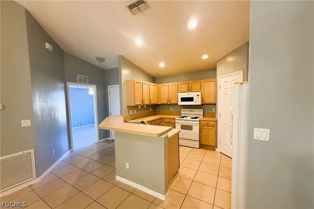 609/611 Hawthorne Avenue S Lehigh Acres FL 33974