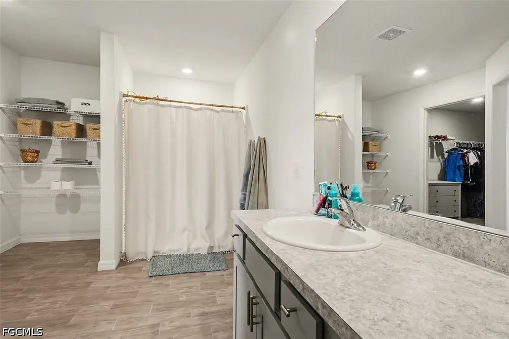 1409 NE 4th Place Cape Coral FL 33909