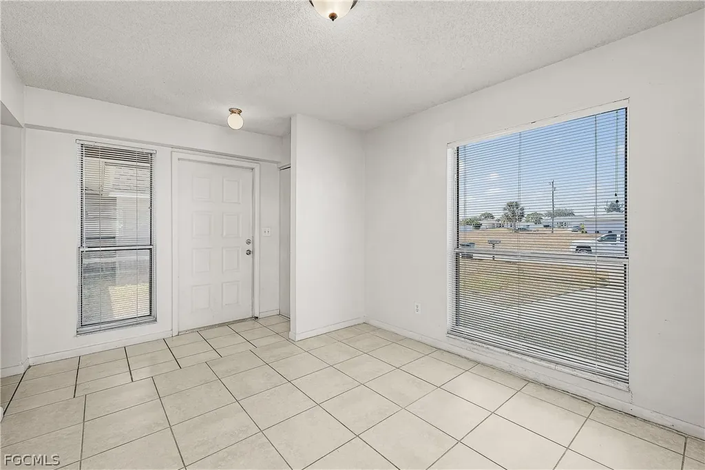 1733 NE 7th Place Cape Coral FL 33909