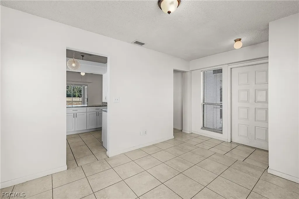 1733 NE 7th Place Cape Coral FL 33909