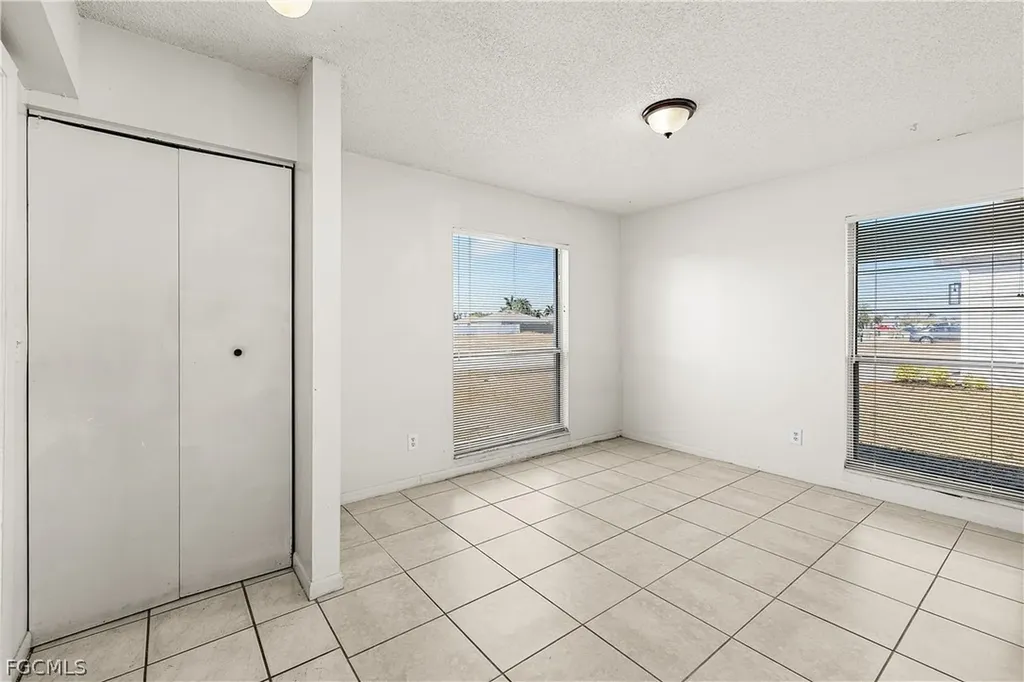 1733 NE 7th Place Cape Coral FL 33909