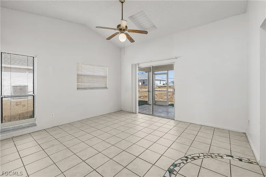 1733 NE 7th Place Cape Coral FL 33909