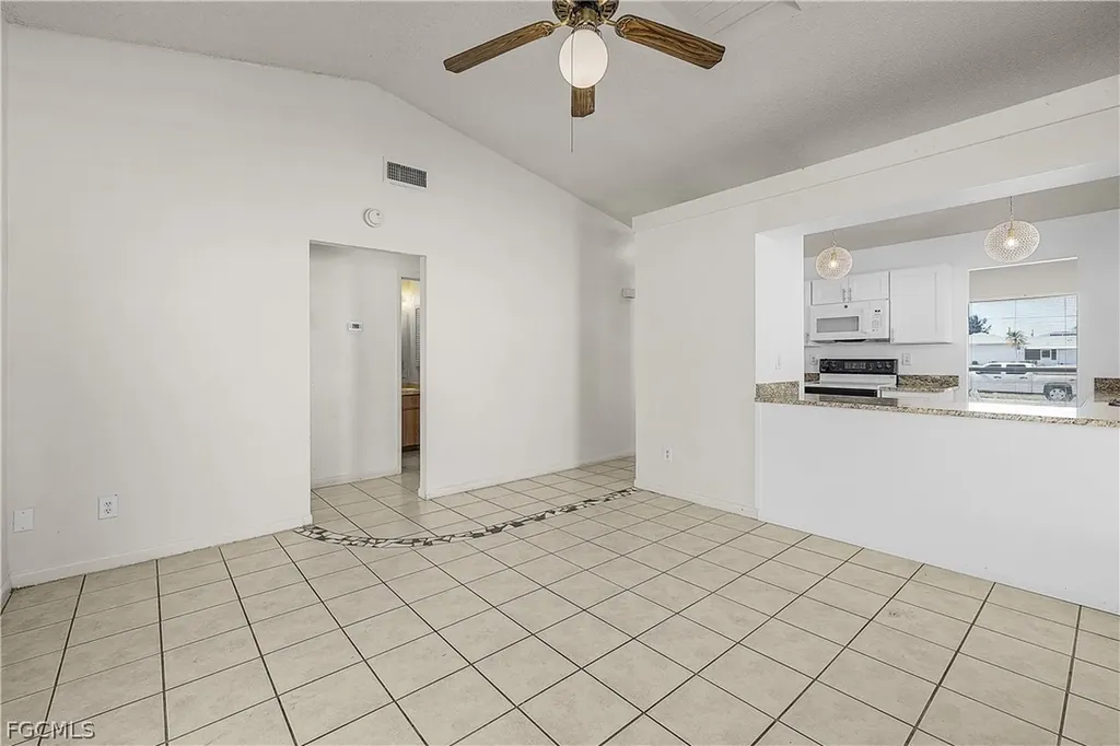 1733 NE 7th Place Cape Coral FL 33909