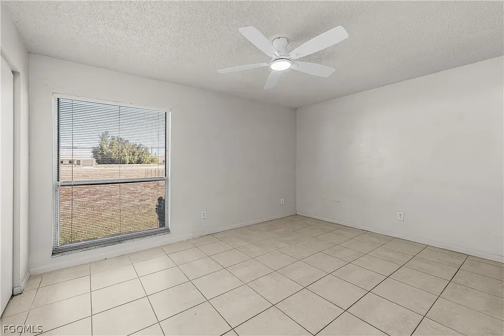 1733 NE 7th Place Cape Coral FL 33909