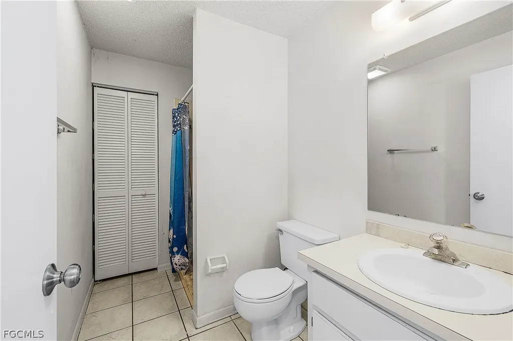 1733 NE 7th Place Cape Coral FL 33909