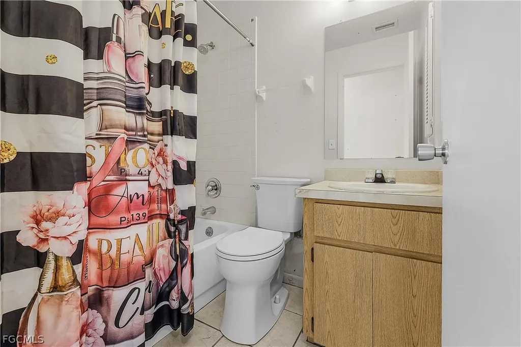 1733 NE 7th Place Cape Coral FL 33909
