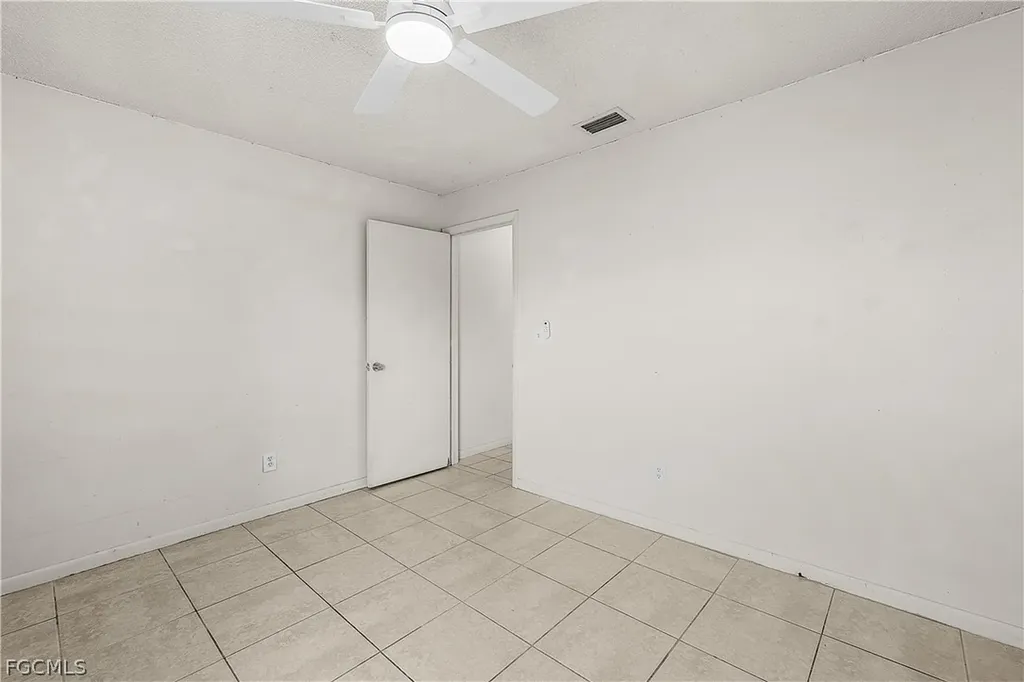 1733 NE 7th Place Cape Coral FL 33909
