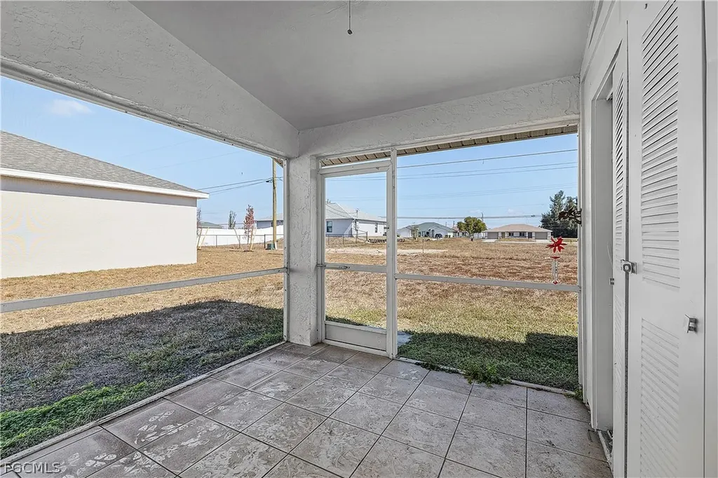 1733 NE 7th Place Cape Coral FL 33909