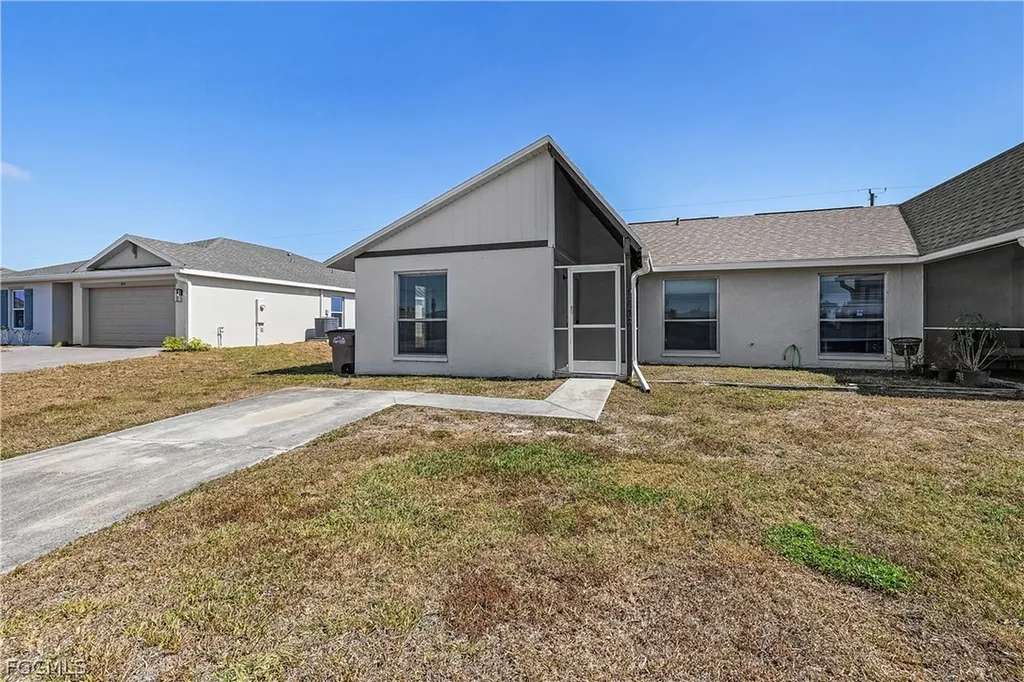 1733 NE 7th Place Cape Coral FL 33909