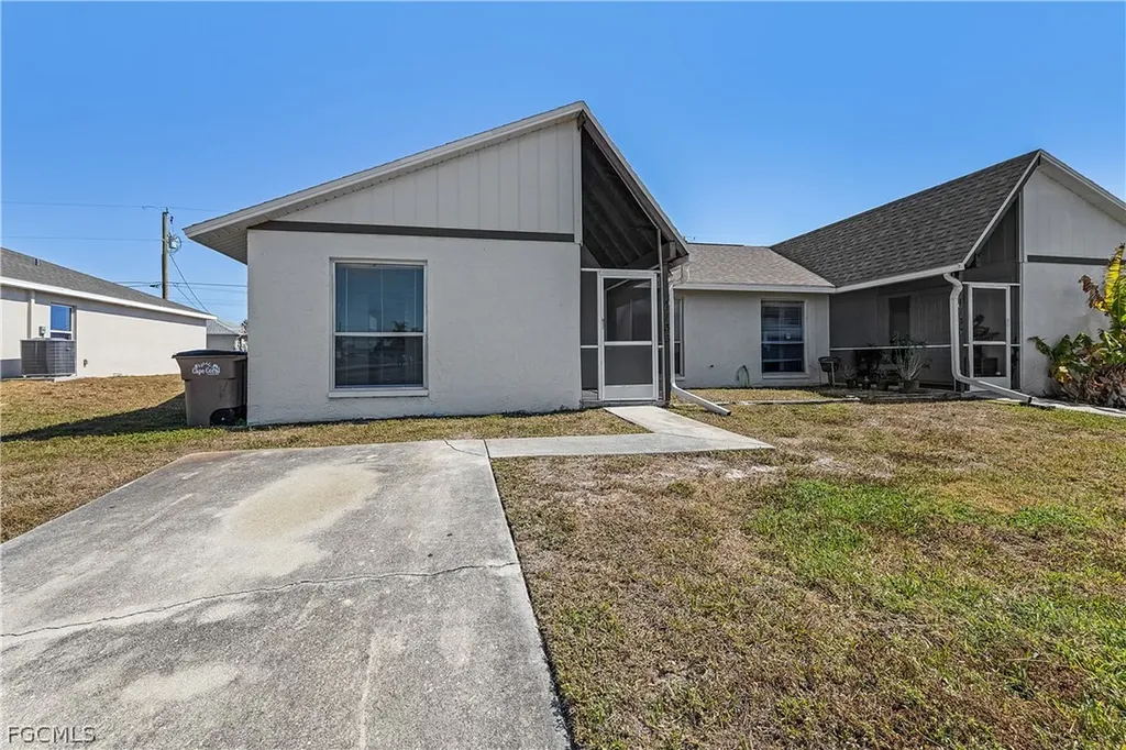 1733 NE 7th Place Cape Coral FL 33909