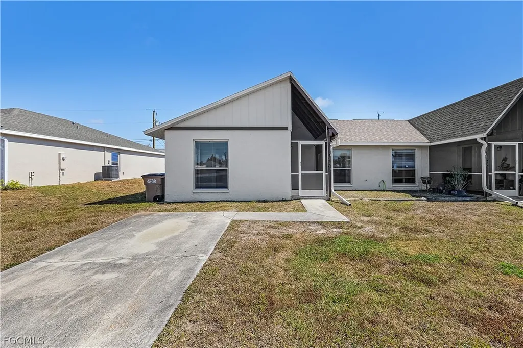 1733 NE 7th Place Cape Coral FL 33909