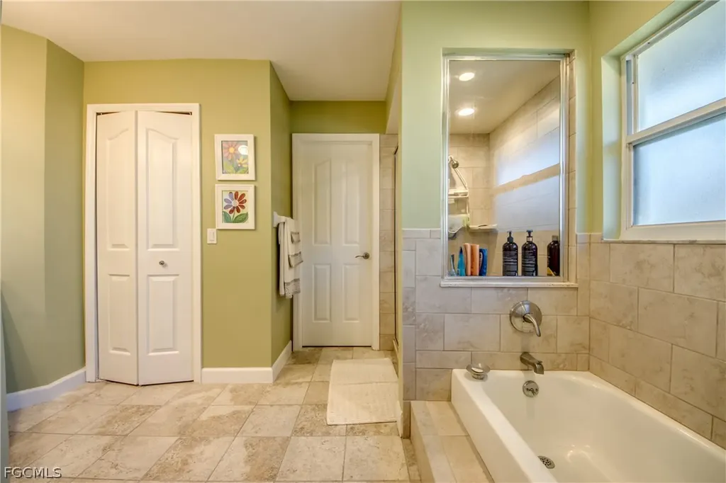 521 SW 52nd Street Cape Coral FL 33914