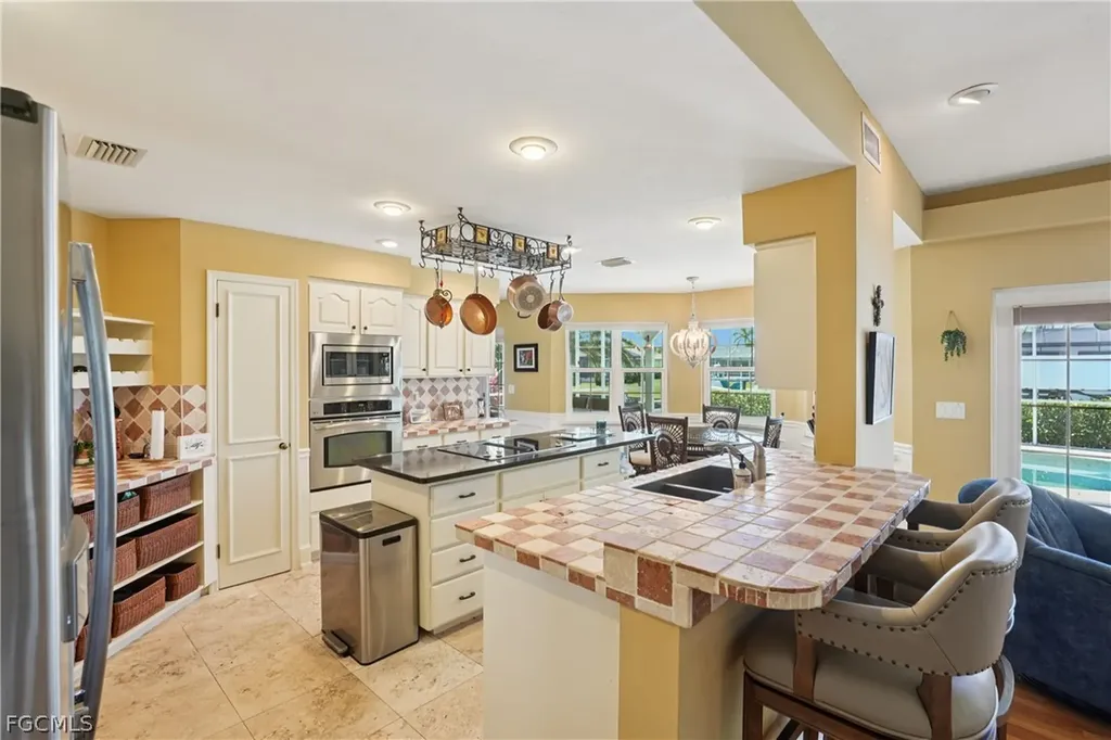 2520 SE 20th Place Cape Coral FL 33904